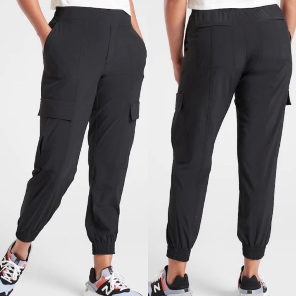 Athleta Chelsea utility joggers in black womens size 4